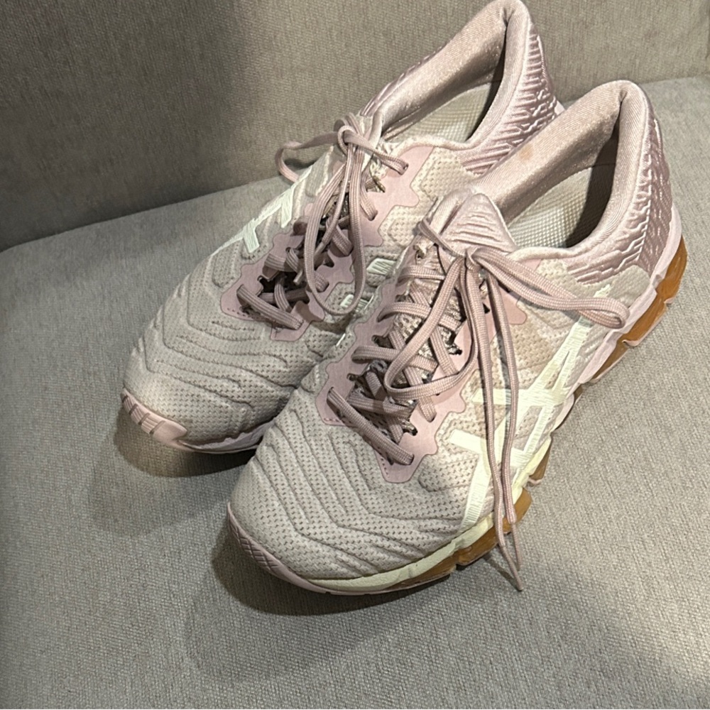 ASICS Gel-Quantum 360 5 Women's trainers in a pink or purple colorway